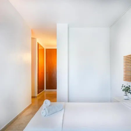 Апартаменты Molins By Hello Homes