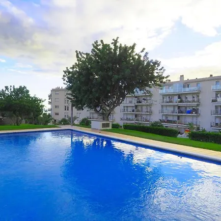 Molins By Hello Homes Сіджас