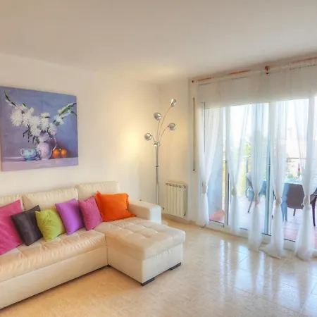 Molins By Hello Homes Сіджас