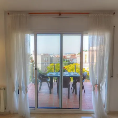 Апартаменти Molins By Hello Homes